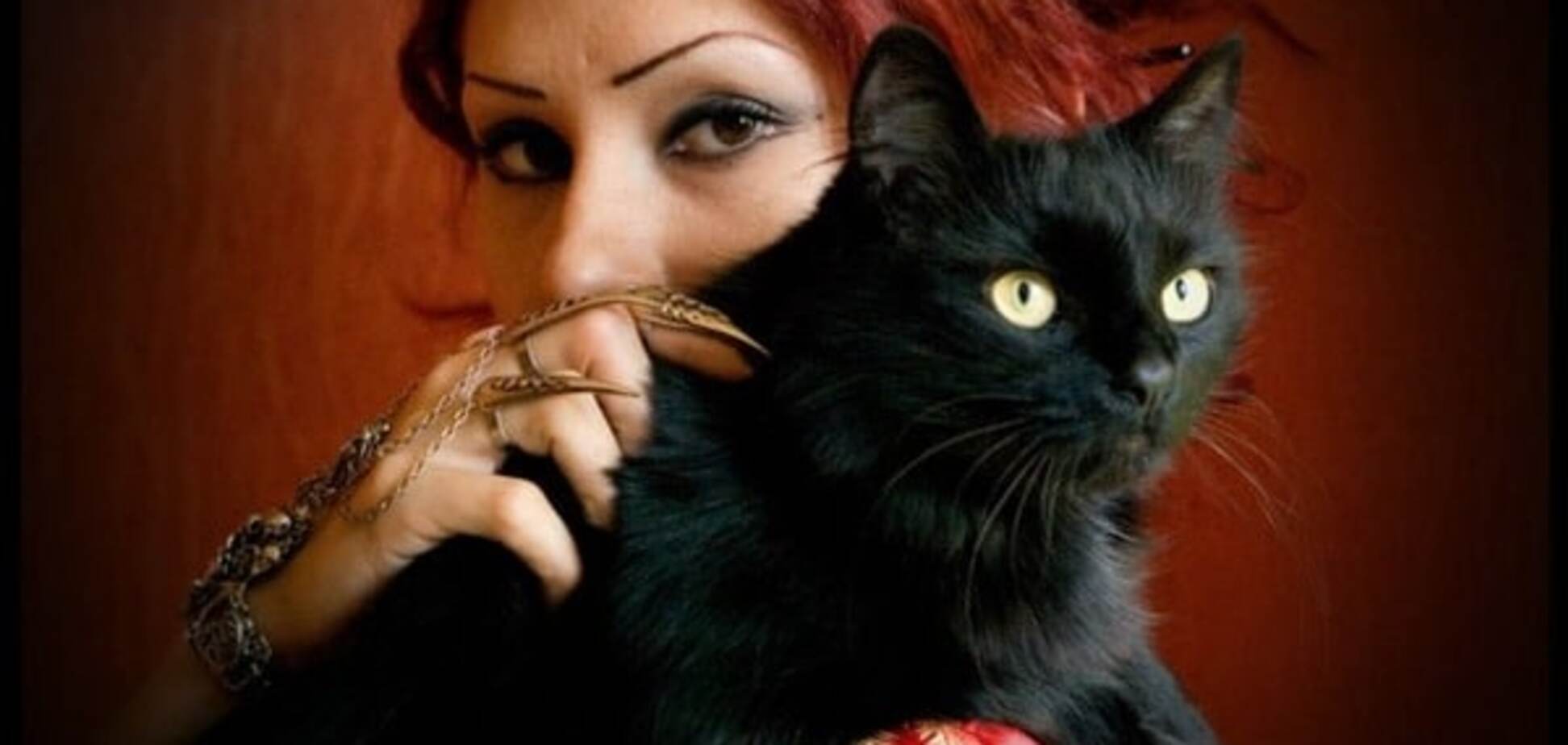 Ведьма с черным котом